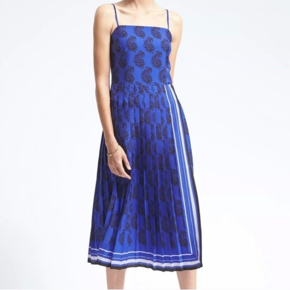 Banana Republic Dresses & Skirts - Banana Republic Paisley Pleated Dress